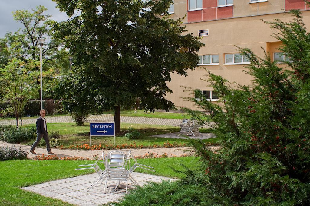 Ceu Konferencia Központ Szálloda